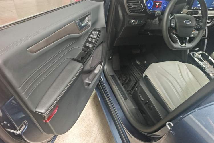 Used Ford Escape 2020 EcoBoost 245 Two-Wheel Drive Smart & Enjoyment Model Driver Seat