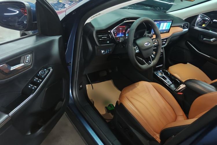 Used Ford Escape 2020 EcoBoost 245 Two-Wheel-Drive Titanium Edition Driver Seat