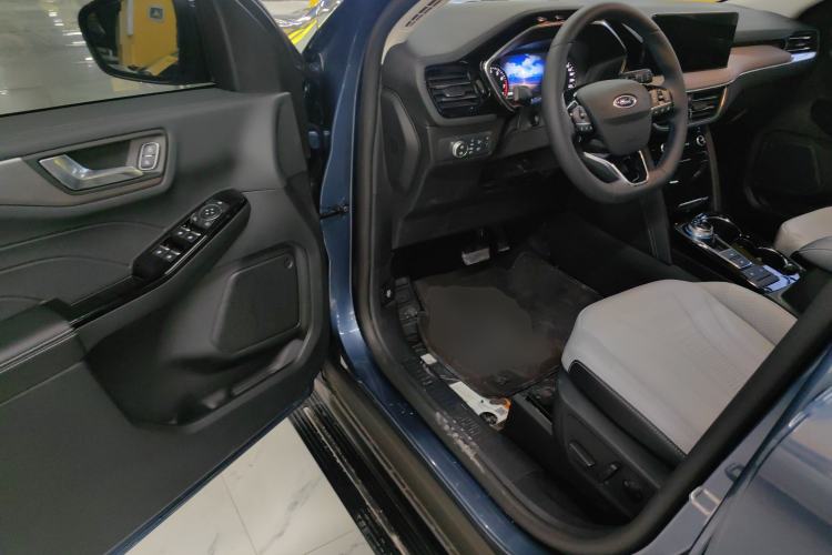 Used Ford Escape 2020 EcoBoost 245 Two-Wheel-Drive Titanium Edition Driver Seat