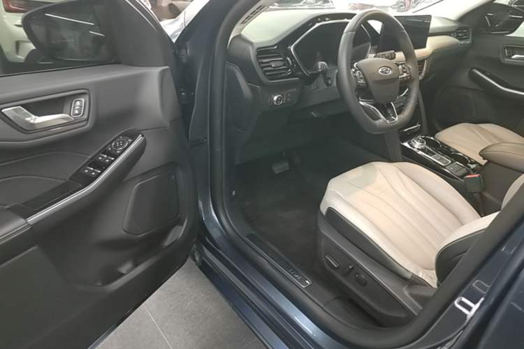 Used Ford Escape 2020 EcoBoost 245 Two-Wheel Drive Smart & Enjoyment Model Driver Seat