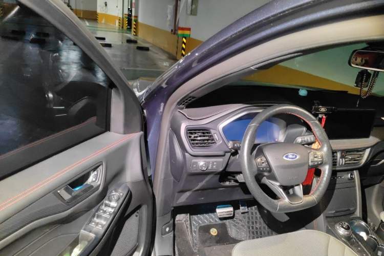 Used Ford Escape 2020 EcoBoost 245 Four-Wheel Drive ST-LINE Deluxe Edition Driver Seat