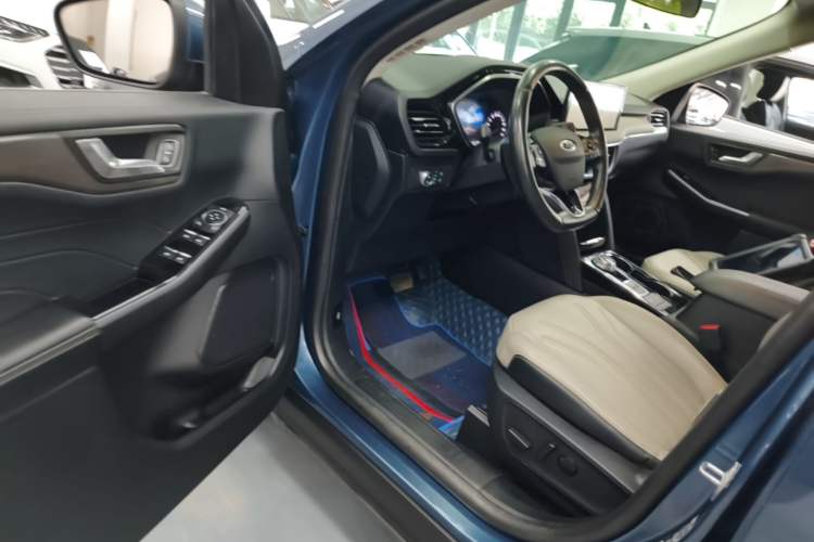 Used Ford Escape 2020 EcoBoost 245 Four-Wheel Drive ST-LINE Deluxe Edition Driver Seat