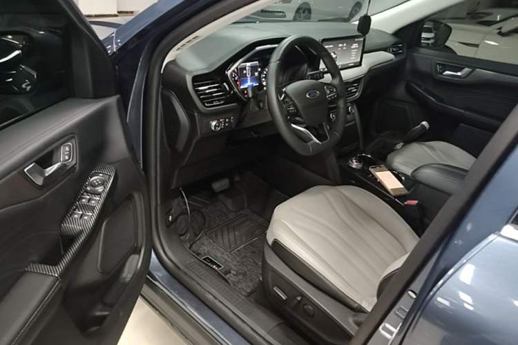 Used Ford Escape 2020 EcoBoost 245 4x4 Enjoyment Model Driver Seat