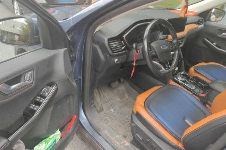 Used Ford Escape 2020 EcoBoost 245 Two-Wheel-Drive Titanium Edition Driver Seat