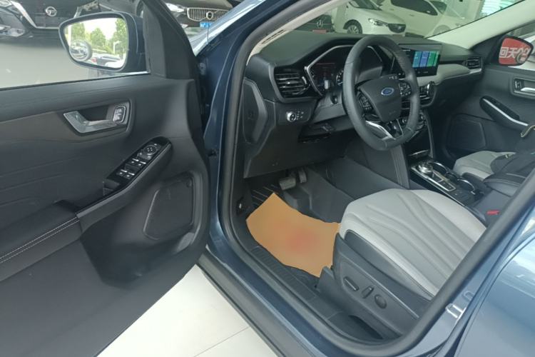 Used Ford Escape 2020 EcoBoost 245 Four-Wheel Drive Titanium Edition Driver Seat