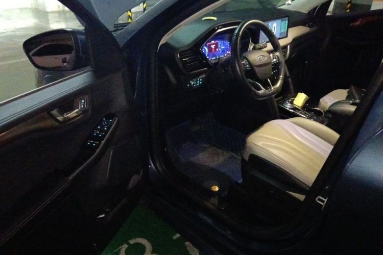 Used Ford Escape 2020 EcoBoost 245 Four-Wheel Drive Luxury Edition Driver Seat