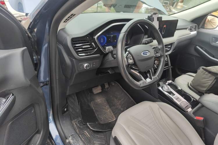 Used Ford Escape 2020 EcoBoost 245 Four-Wheel Drive Luxury Edition Driver Seat