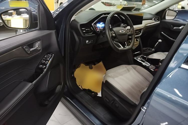 Used Ford Escape 2020 EcoBoost 245 Two-Wheel-Drive Titanium Edition Driver Seat