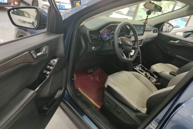 Used Ford Escape 2020 EcoBoost 245 Four-Wheel Drive Titanium Edition Driver Seat