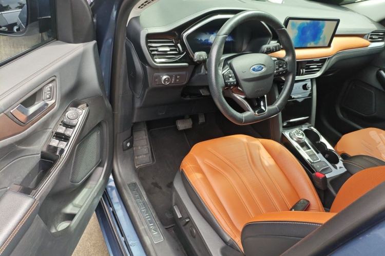 Used Ford Escape 2020 EcoBoost 245 Four-Wheel Drive Luxury Edition Driver Seat