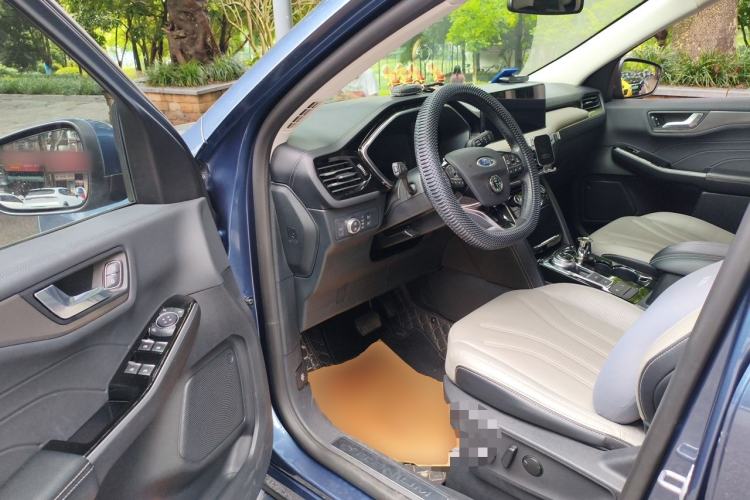 Used Ford Escape 2020 EcoBoost 245 Four-Wheel Drive Luxury Edition Driver Seat