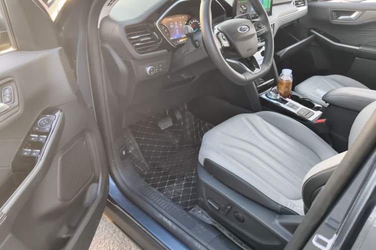 Used Ford Escape 2020 EcoBoost 245 Two-Wheel-Drive Titanium Edition Driver Seat