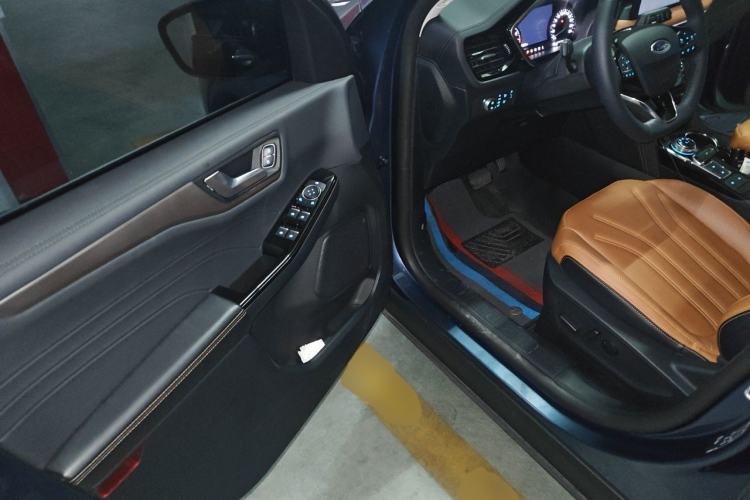 Used Ford Escape 2020 EcoBoost 245 Two-Wheel-Drive Titanium Edition Driver Seat
