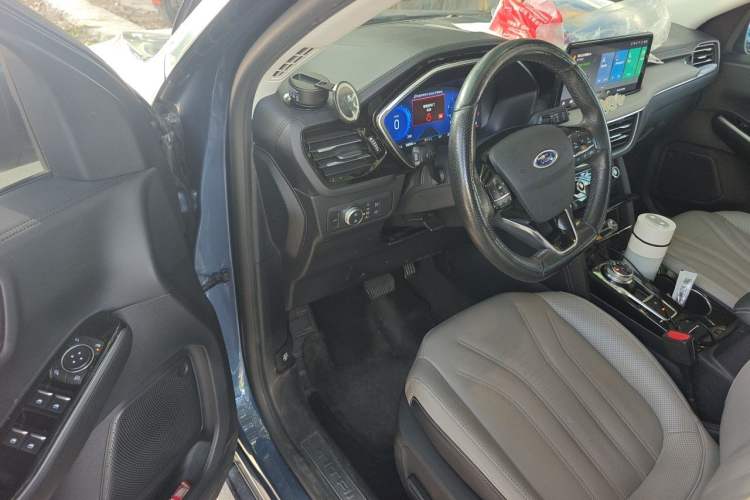 Used Ford Escape 2020 EcoBoost 245 Four-Wheel Drive Luxury Edition Driver Seat
