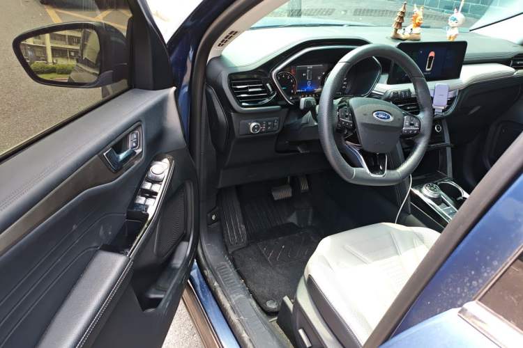 Used Ford Escape 2020 EcoBoost 245 Two-Wheel-Drive Titanium Edition Driver Seat