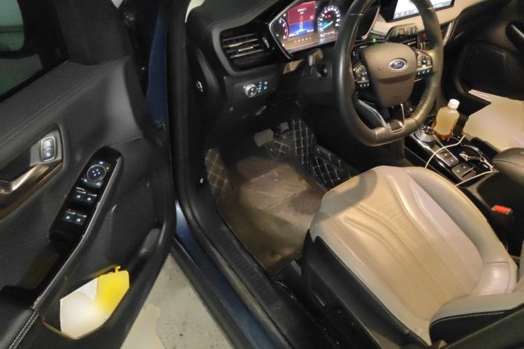 Used Ford Escape 2020 EcoBoost 245 Two-Wheel-Drive Titanium Edition Driver Seat