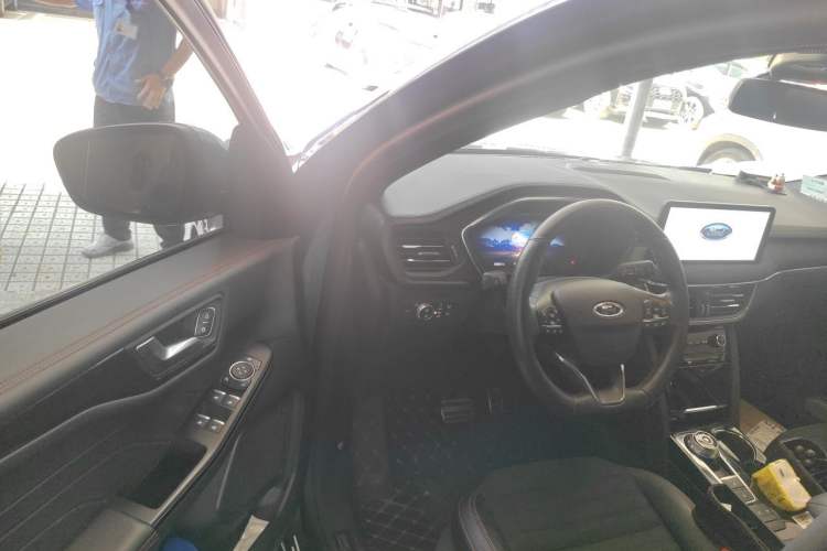 Used Ford Escape 2020 EcoBoost 245 Four-Wheel Drive ST-LINE Deluxe Edition Driver Seat