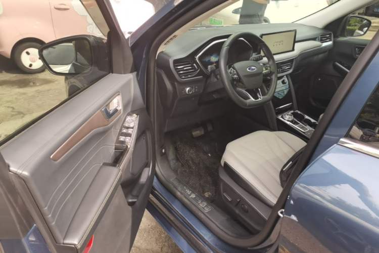 Used Ford Escape 2020 EcoBoost 245 Four-Wheel Drive Luxury Edition Driver Seat