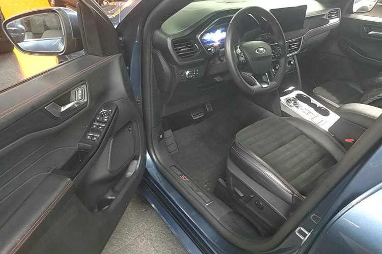 Used Ford Escape 2020 EcoBoost 245 Four-Wheel Drive ST-LINE Deluxe Edition Driver Seat