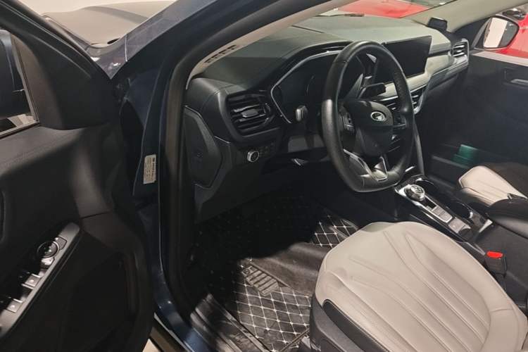 Used Ford Escape 2020 EcoBoost 245 Two-Wheel-Drive Comfort Edition Driver Seat