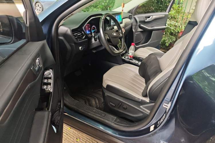 Used Ford Escape 2020 EcoBoost 245 Four-Wheel Drive Titanium Edition Driver Seat