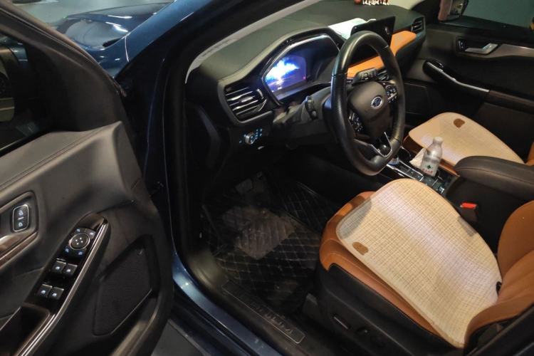 Used Ford Escape 2020 EcoBoost 245 Four-Wheel Drive Luxury Edition Driver Seat
