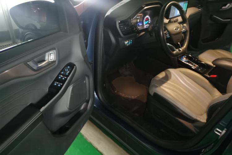 Used Ford Escape 2020 EcoBoost 245 Four-Wheel Drive Titanium Edition Driver Seat