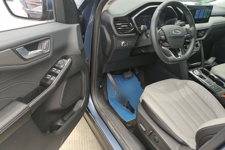 Used Ford Escape 2020 EcoBoost 245 Two-Wheel-Drive Titanium Edition Driver Seat