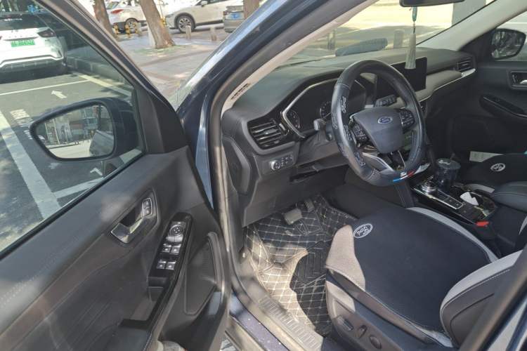 Used Ford Escape 2020 EcoBoost 245 Two-Wheel-Drive Titanium Edition Driver Seat