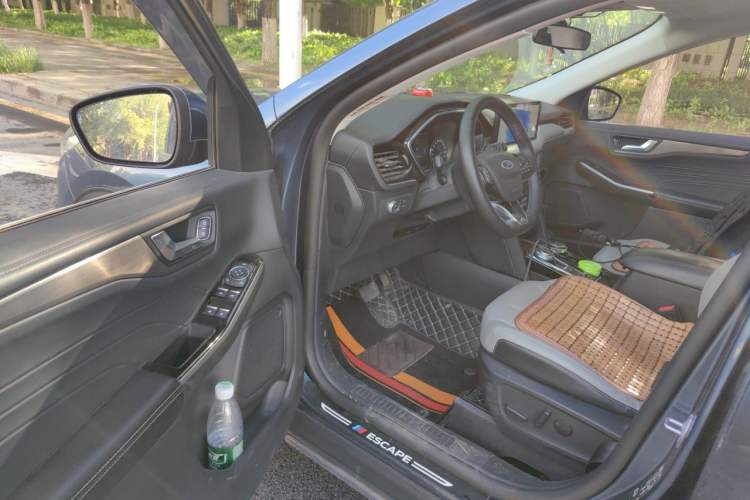 Used Ford Escape 2020 EcoBoost 245 Four-Wheel Drive Titanium Edition Driver Seat