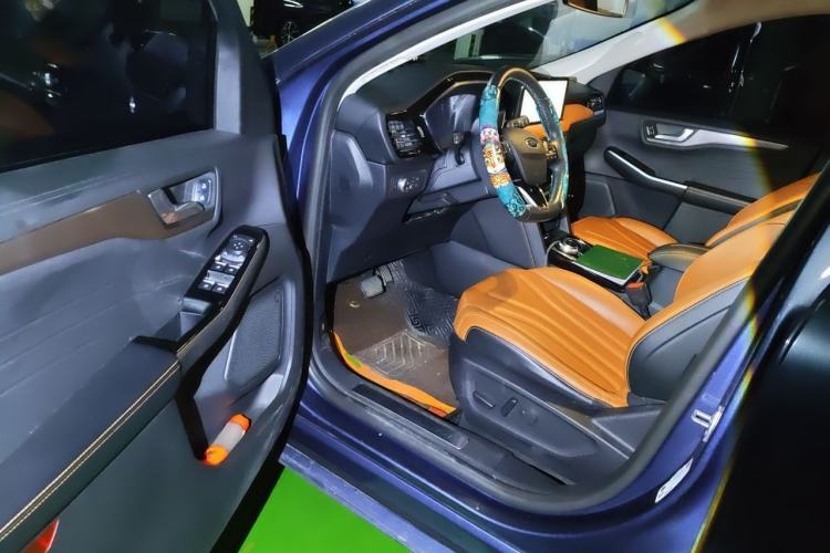 Used Ford Escape 2020 EcoBoost 245 Four-Wheel Drive Luxury Edition Driver Seat