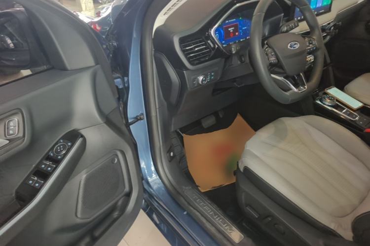 Used Ford Escape 2020 EcoBoost 245 Four-Wheel Drive Luxury Edition Driver Seat