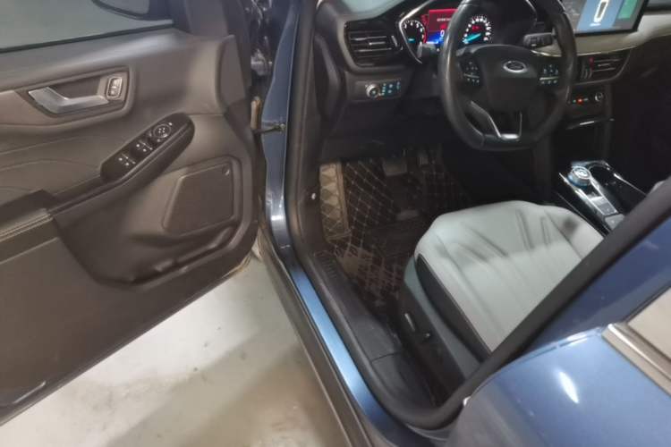 Used Ford Escape 2020 EcoBoost 245 Two-Wheel-Drive Comfort Edition Driver Seat