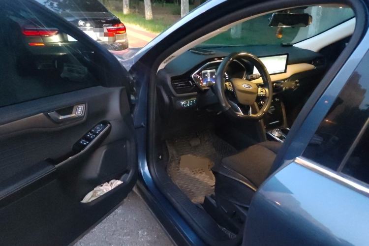 Used Ford Escape 2020 EcoBoost 245 Two-Wheel-Drive Titanium Edition Driver Seat