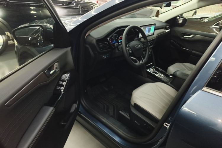 Used Ford Escape 2020 EcoBoost 245 Two-Wheel-Drive Titanium Edition Driver Seat