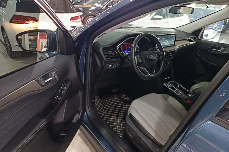 Used Ford Escape 2020 EcoBoost 245 Two-Wheel-Drive Comfort Edition Driver Seat