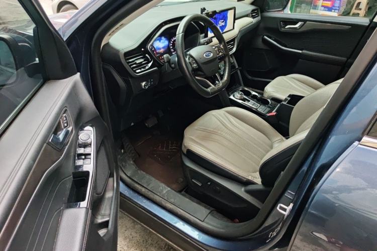 Used Ford Escape 2020 EcoBoost 245 Two-Wheel-Drive Titanium Edition Driver Seat