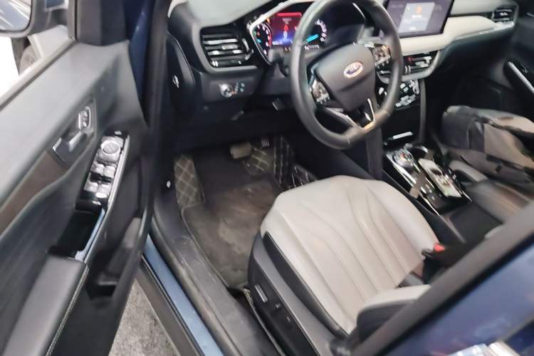 Used Ford Escape 2020 EcoBoost 245 Two-Wheel-Drive Titanium Edition Driver Seat