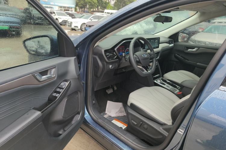 Used Ford Escape 2020 EcoBoost 245 Two-Wheel-Drive Titanium Edition Driver Seat
