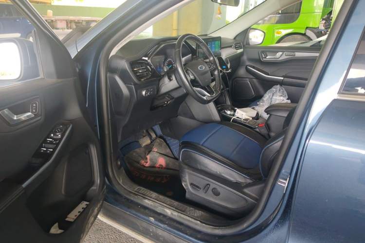 Used Ford Escape 2020 EcoBoost 245 Two-Wheel-Drive Titanium Edition Driver Seat