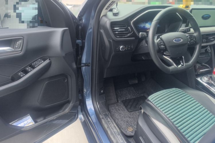 Used Ford Escape 2020 EcoBoost 245 Four-Wheel Drive Luxury Edition Driver Seat