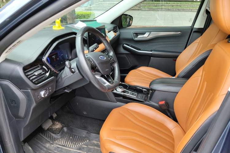 Used Ford Escape 2020 EcoBoost 245 Four-Wheel Drive Luxury Edition Driver Seat