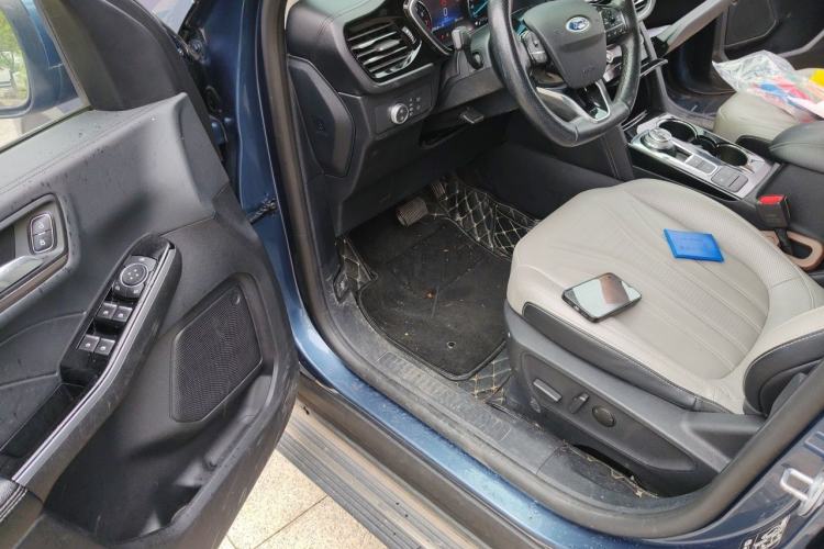 Used Ford Escape 2020 EcoBoost 245 Two-Wheel-Drive Titanium Edition Driver Seat