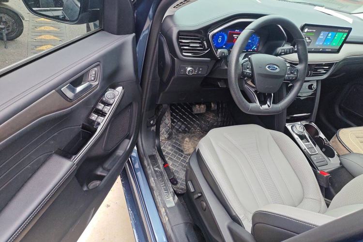 Used Ford Escape 2020 EcoBoost 245 Four-Wheel Drive Luxury Edition Driver Seat
