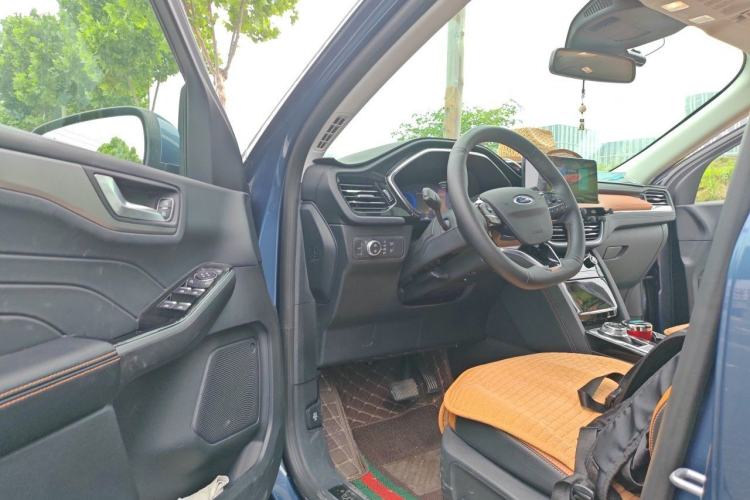 Used Ford Escape 2020 EcoBoost 245 Four-Wheel Drive Luxury Edition Driver Seat