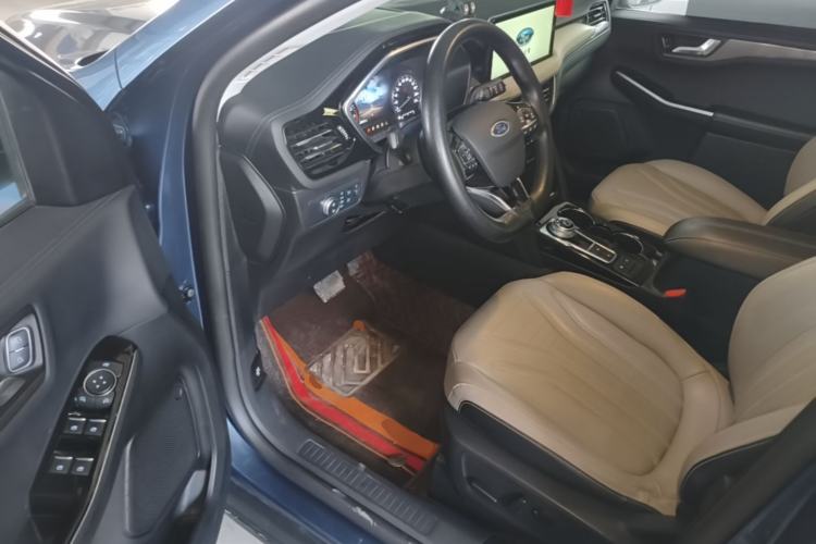 Used Ford Escape 2020 EcoBoost 245 Two-Wheel-Drive Titanium Edition Driver Seat