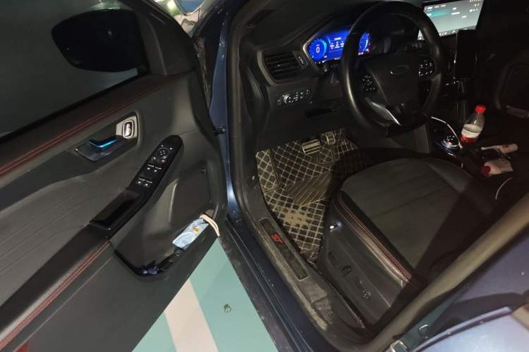 Used Ford Escape 2020 EcoBoost 245 Four-Wheel Drive ST-LINE Deluxe Edition Driver Seat
