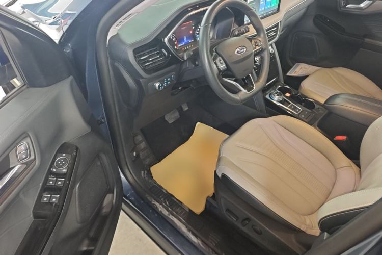 Used Ford Escape 2020 EcoBoost 245 Two-Wheel-Drive Titanium Edition Driver Seat