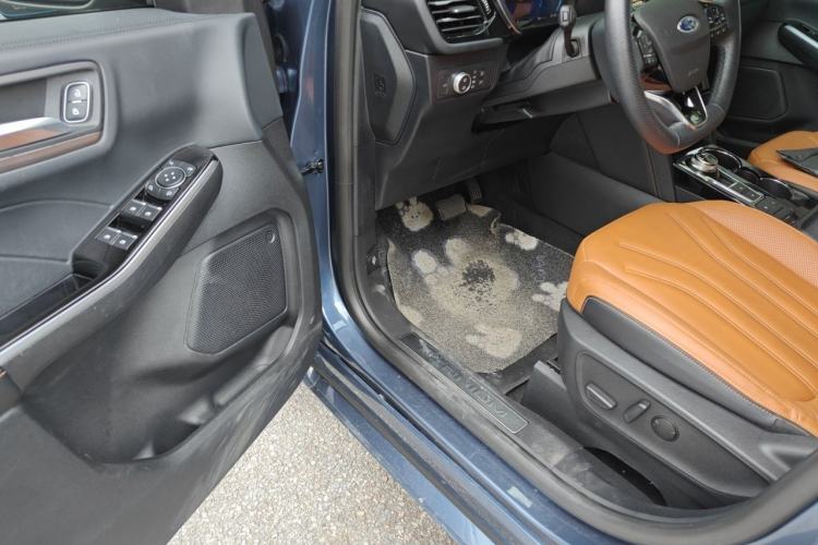 Used Ford Escape 2020 EcoBoost 245 Four-Wheel Drive Luxury Edition Driver Seat