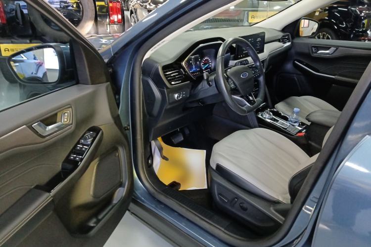 Used Ford Escape 2020 EcoBoost 245 Two-Wheel-Drive Titanium Edition Driver Seat